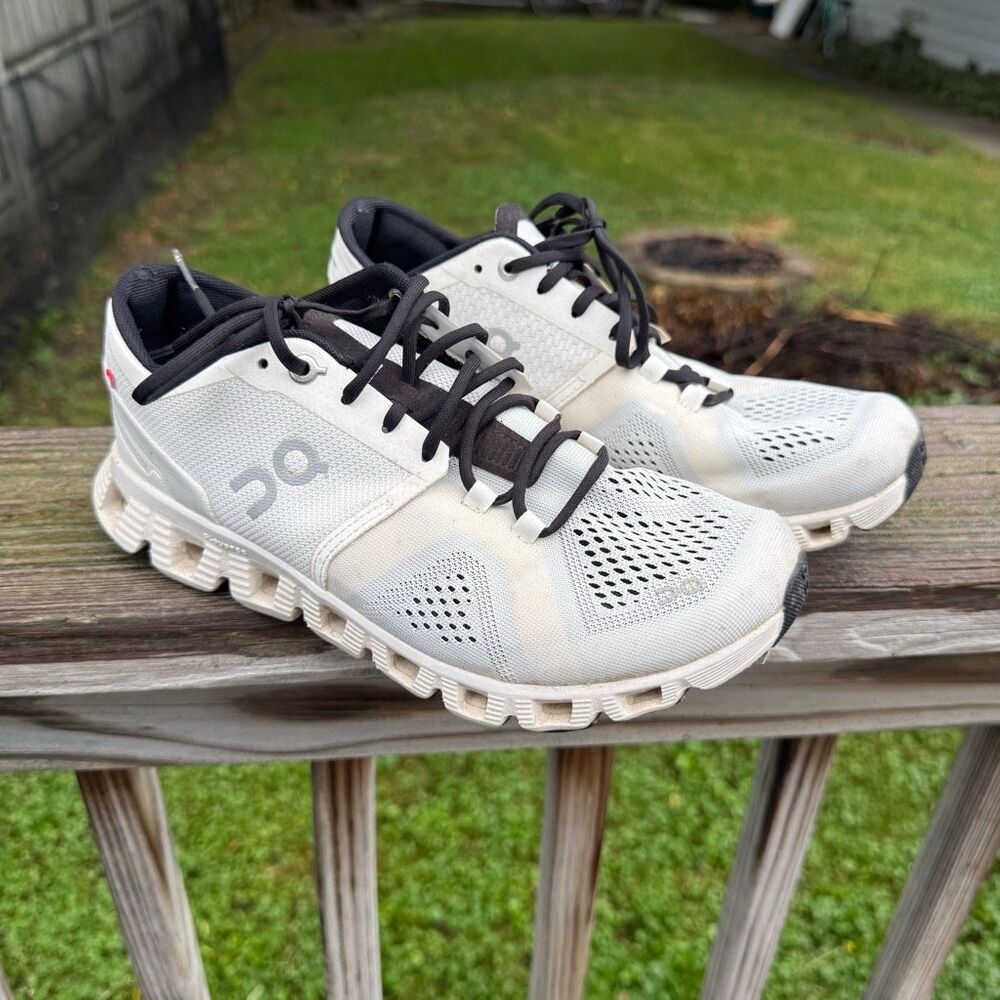 On Running Cloud X Women's Size 8 White Black Shoes Sneakers